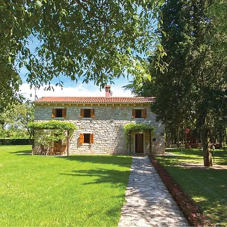 Дом отдыха Stunning Home In Vrsar With Kitchen