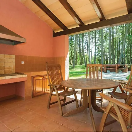 Stunning In With Kitchen Сasa de vacaciones