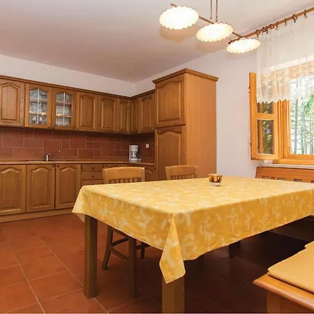 Stunning Home In Vrsar With Kitchen Дом отдыха *