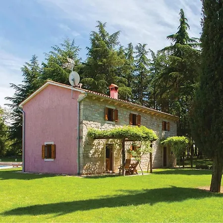 Дом отдыха Stunning Home In Vrsar With Kitchen *