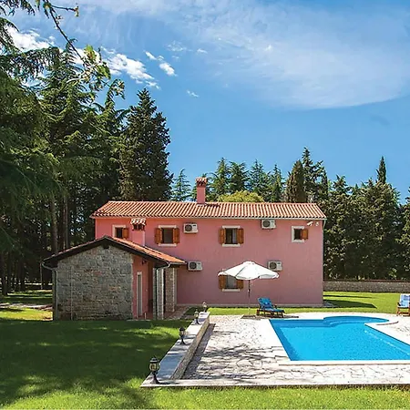 Stunning Home In Vrsar With Kitchen